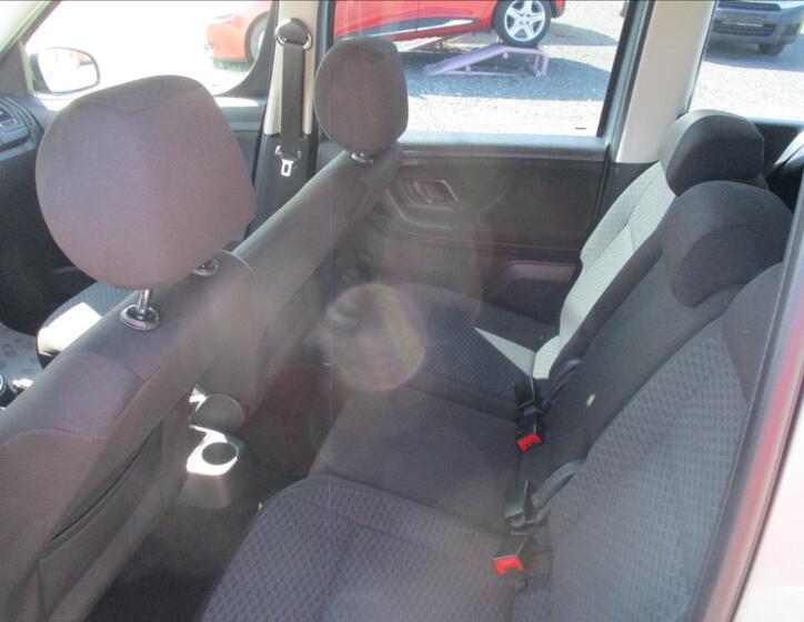 Škoda Roomster 14