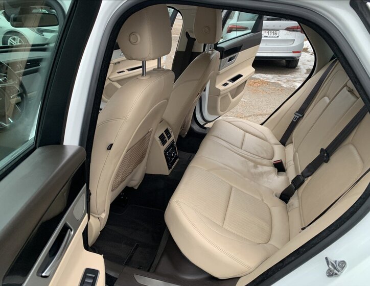 Jaguar XF Sedan 2,0 l 132 kw