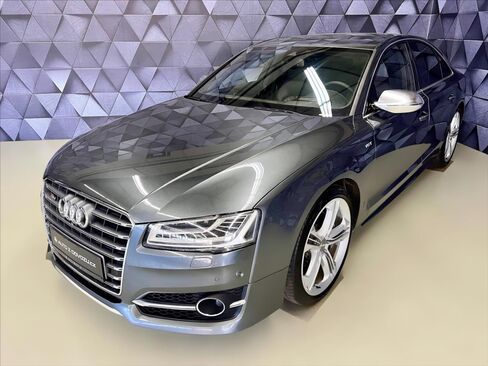 Audi S8