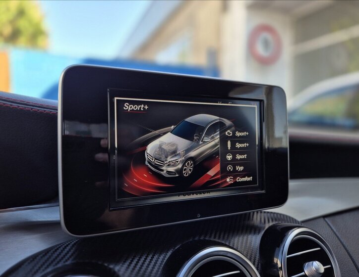 Mercedes-Benz Třídy C Sedan 3,0 l 270 kw