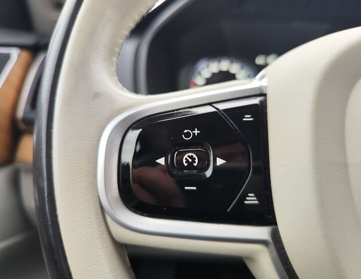 Volvo XC90 SUV 2,0 l 173 kw