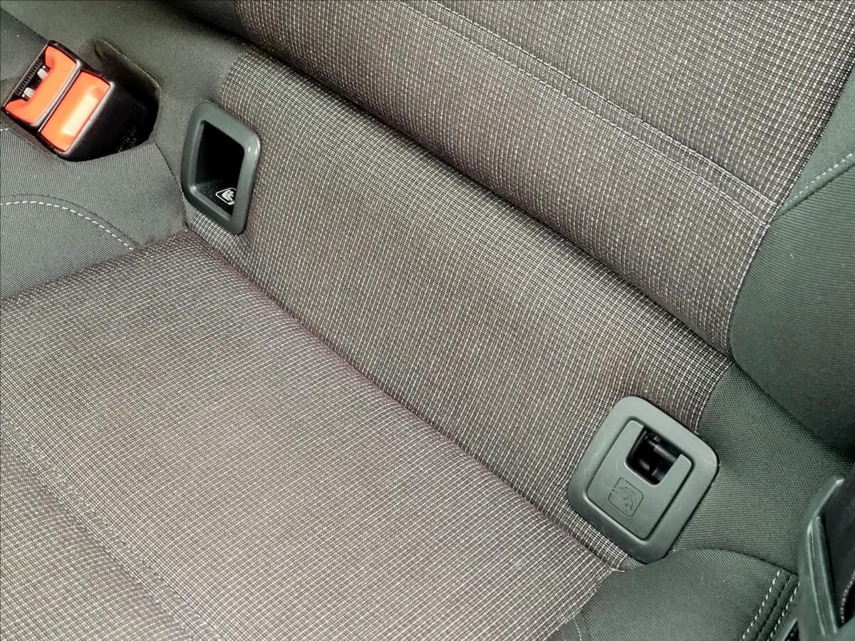 Volkswagen Passat Kombi 1,6 l 88 kw