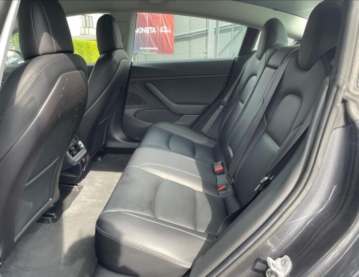 Tesla Model 3 34