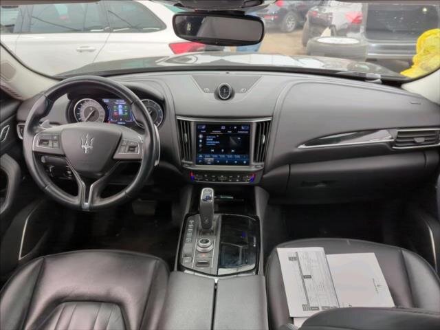 Maserati Levante SUV / Terénní 2,0 l 243 kw