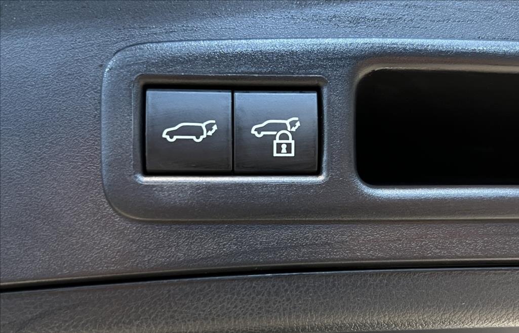 Lexus UX 300h Hatchback 2,0 l 146 kw