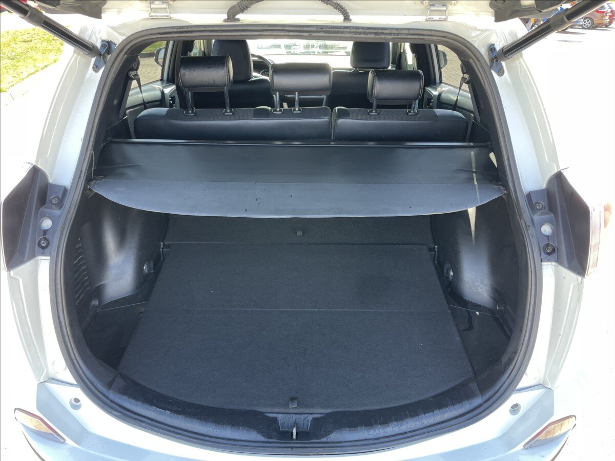 Toyota RAV4 SUV / Terénní 2,5 l 145 kw