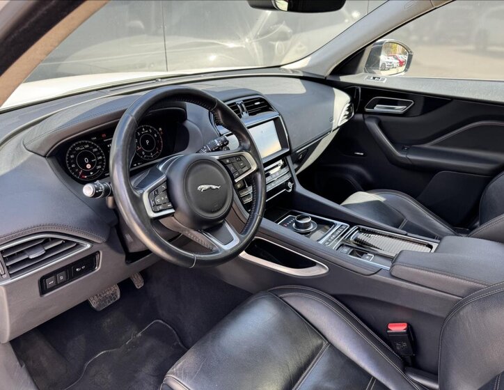 Jaguar F-Pace SUV / Terénní 2,0 l 184 kw