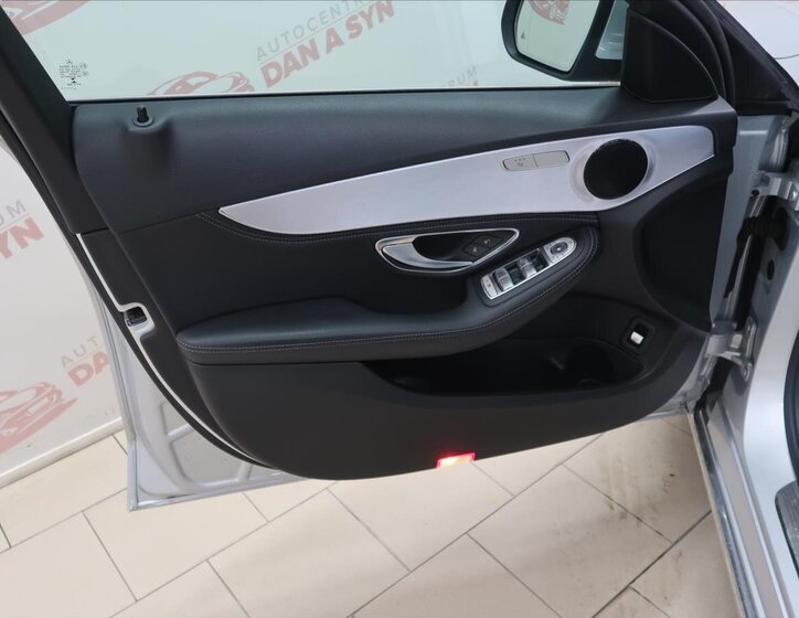 Mercedes-Benz Třídy C Sedan / Limuzína 2,1 l 125 kw