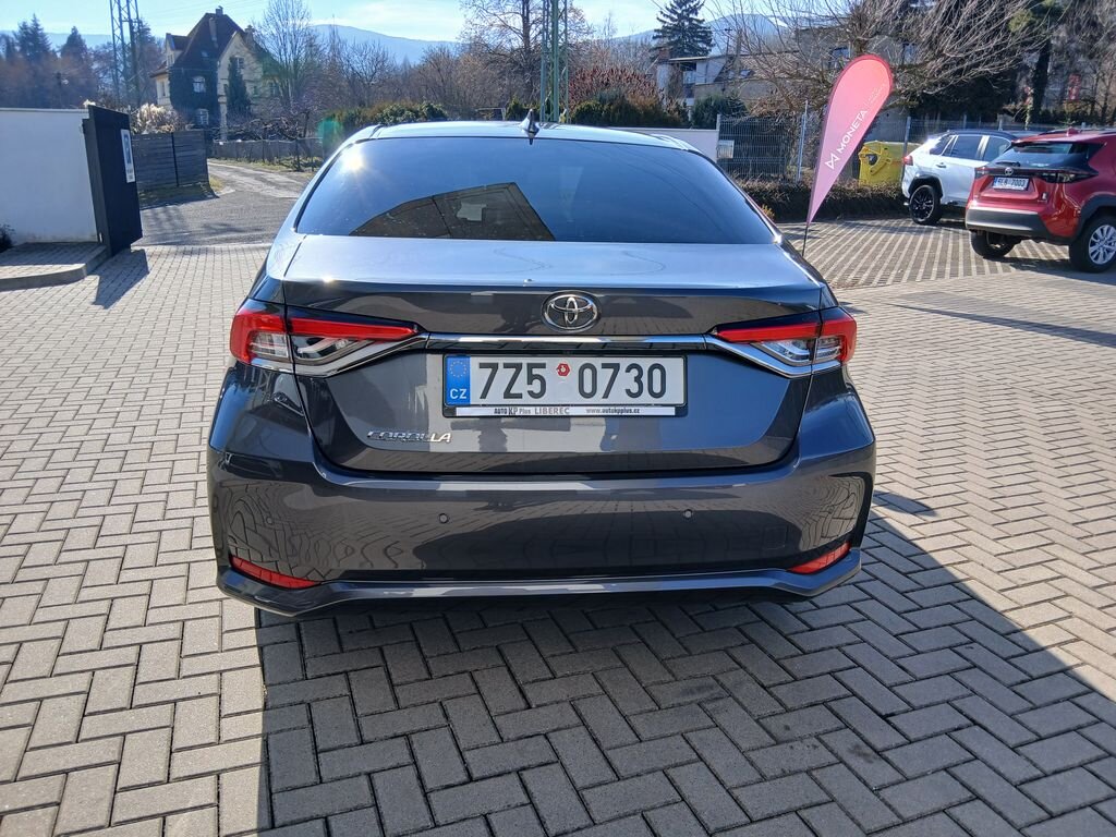 Toyota Corolla Sedan 1,5 l 92 kw