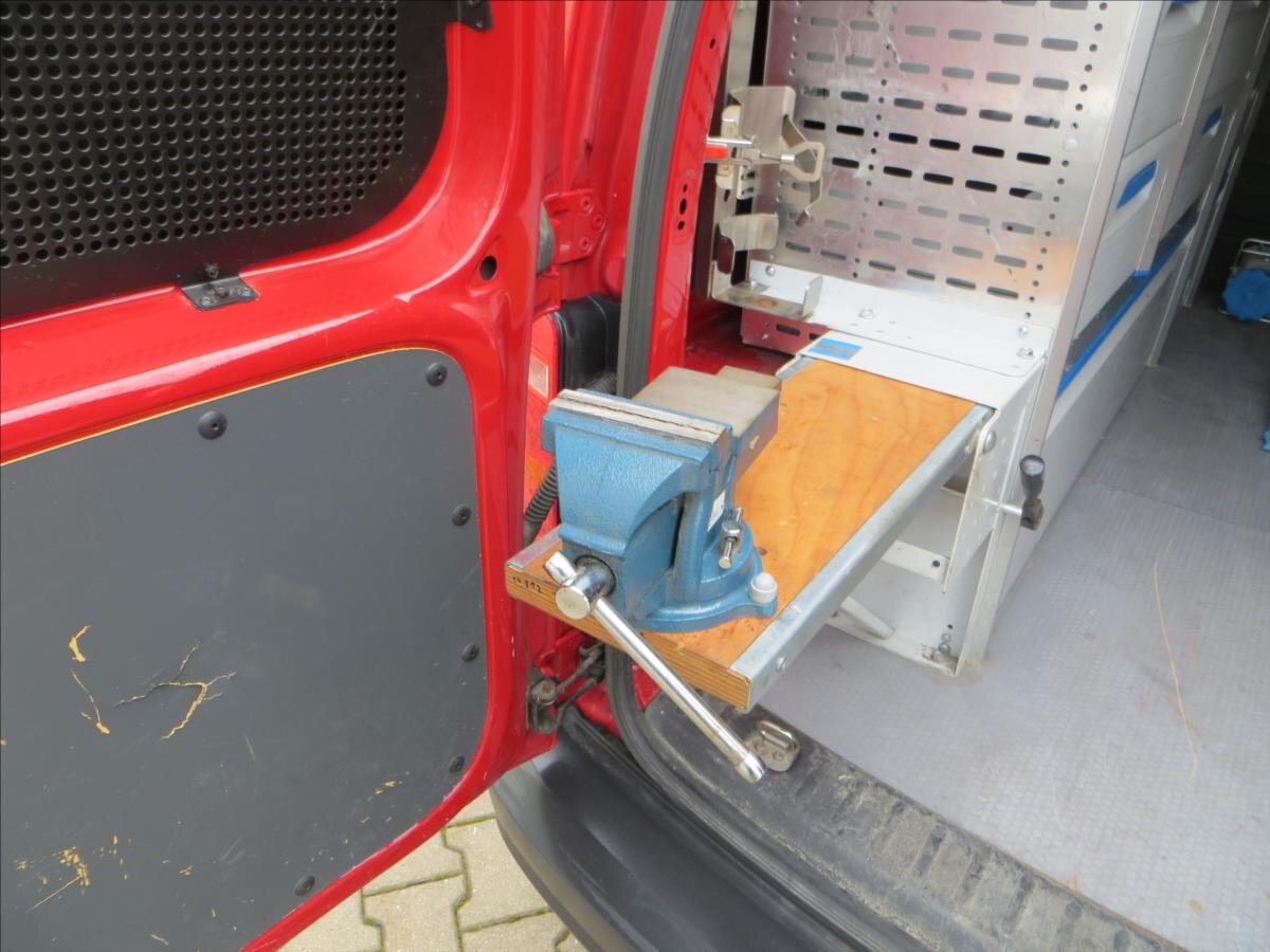 Volkswagen Caddy Skříň 1,4 l 81 kw