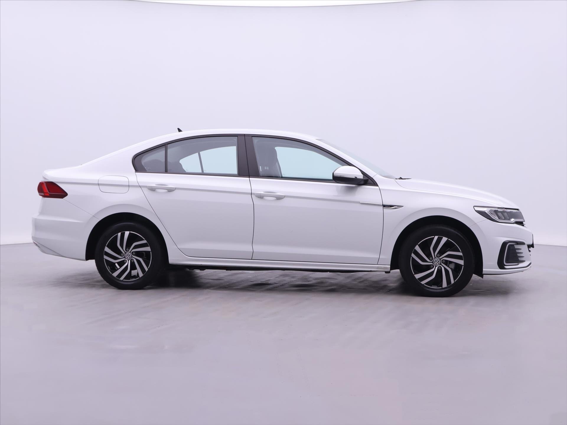 Volkswagen Bora Sedan / Limuzína 0,0 100 kw