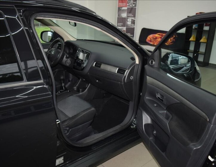 Mitsubishi Outlander SUV 2,3 l 110 kw