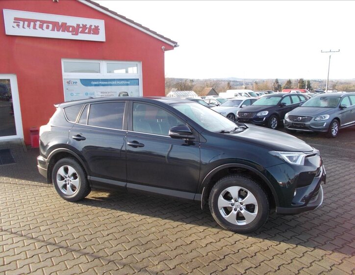 Toyota RAV4 SUV 2,5 l 114 kw