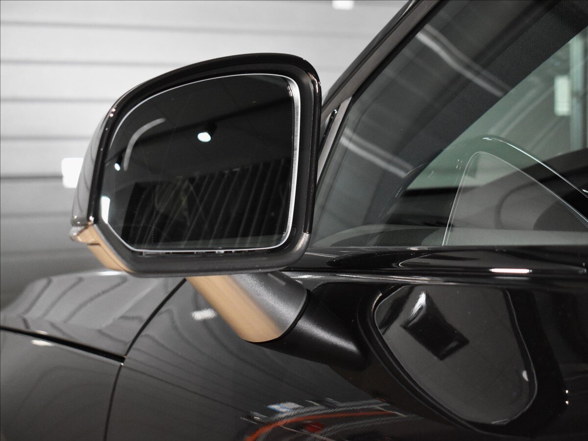 Volvo XC40 SUV / Terénní 2,0 l 145 kw