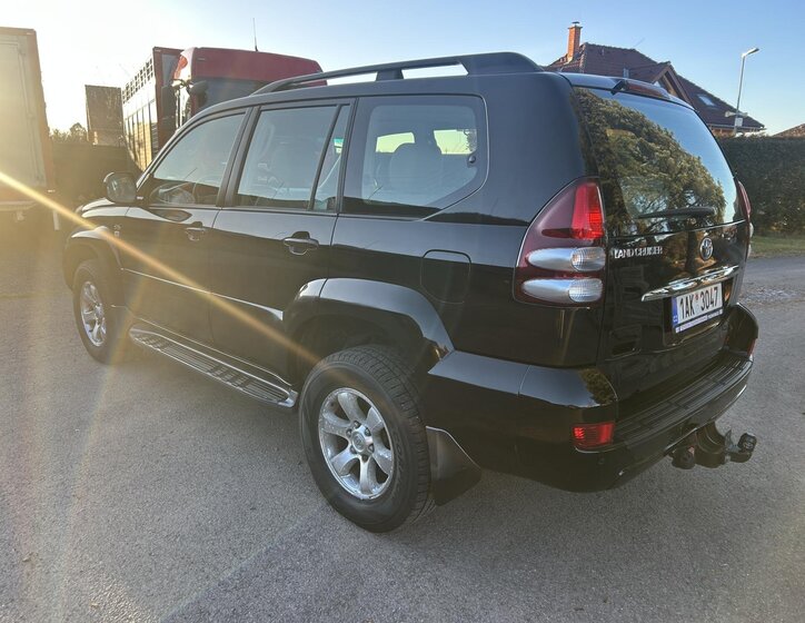 Toyota Land Cruiser 4