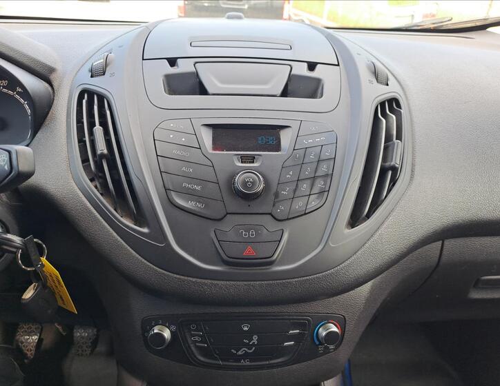 Ford Transit Courier 8