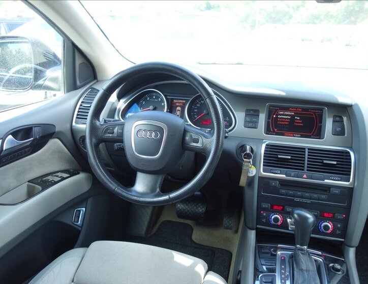 Audi Q7 SUV / Terénní 4,2 l 257 kw