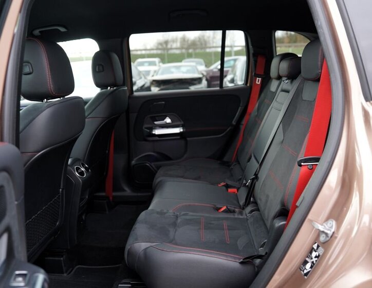 Mercedes-Benz GLB SUV / Terénní 2,0 l 225 kw