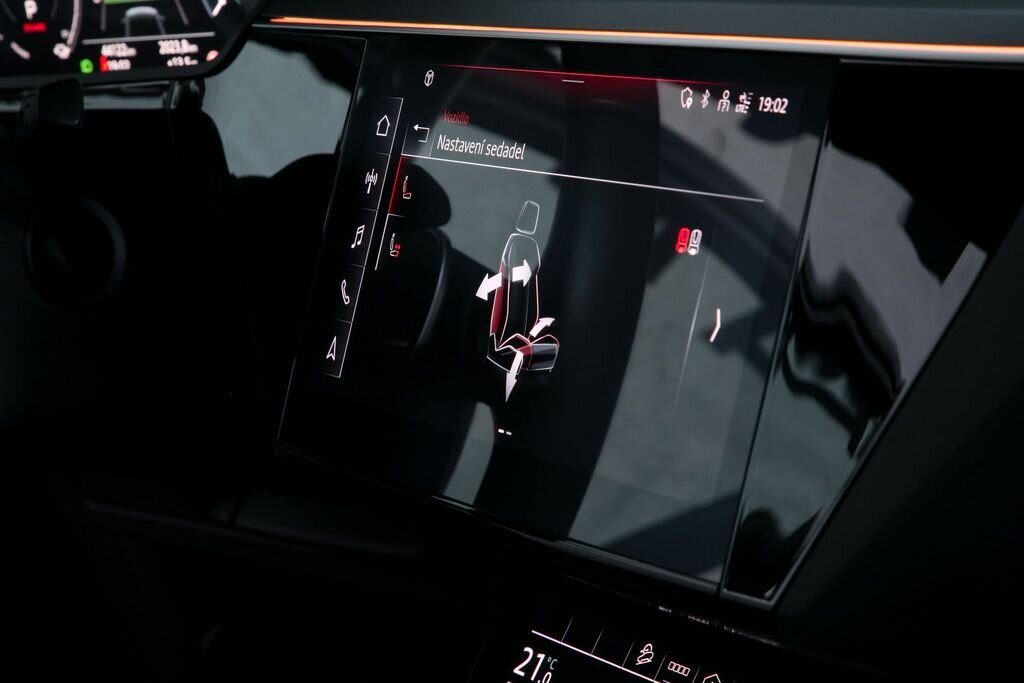 Audi e-tron SUV / Terénní 0,0 300 kw