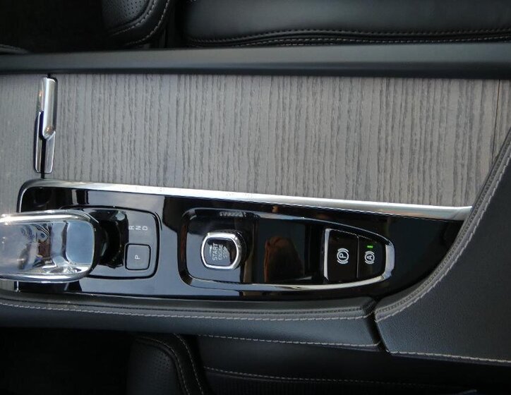 Volvo XC90 SUV / Terénní 2,0 l 173 kw