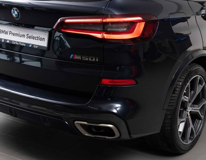 BMW X5 SUV 4,4 l 390 kw