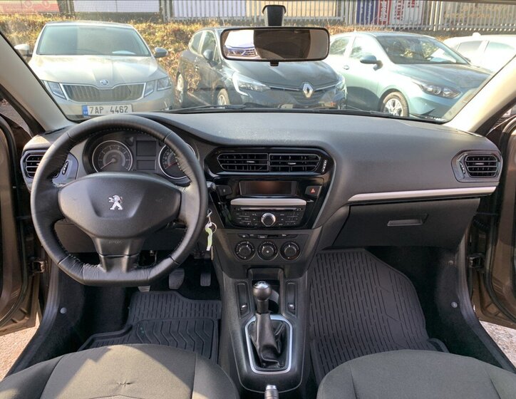 Peugeot 301 Sedan 1,6 l 85 kw