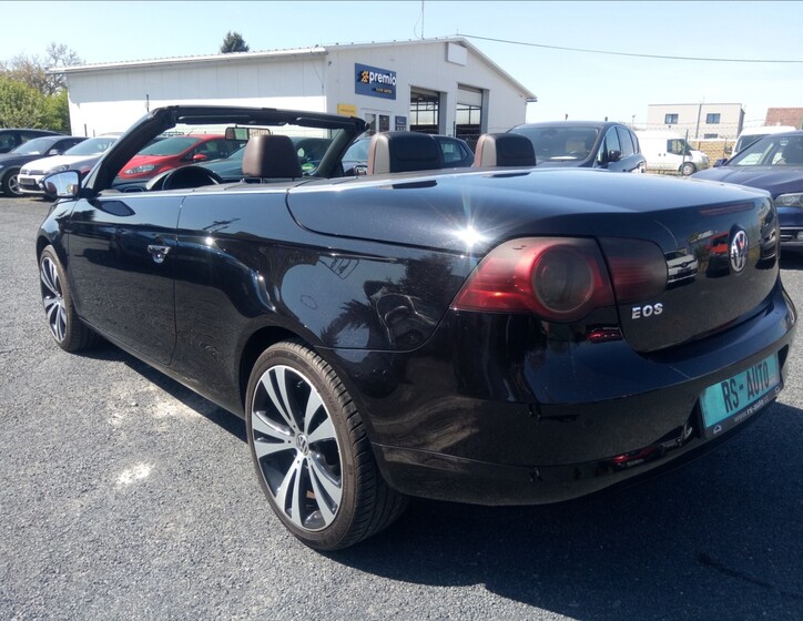 Volkswagen EOS 2