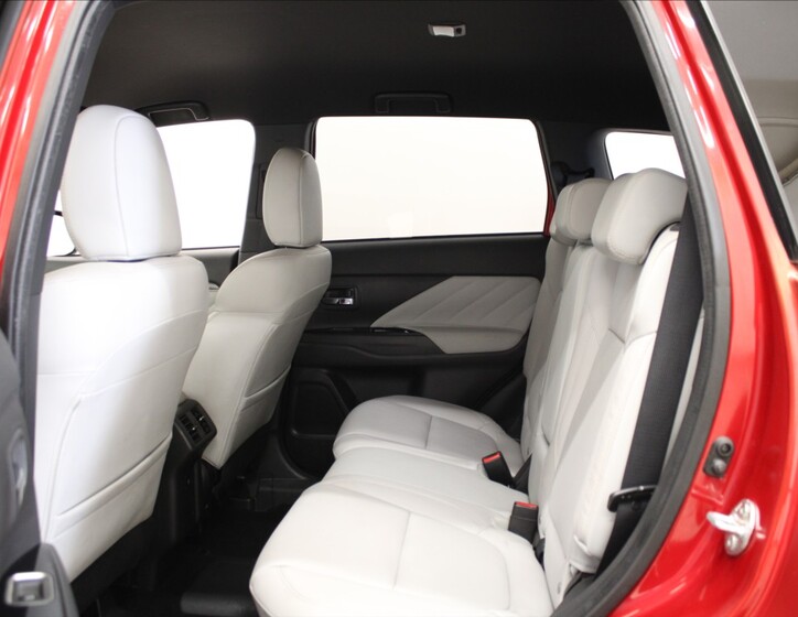 Mitsubishi Outlander 7