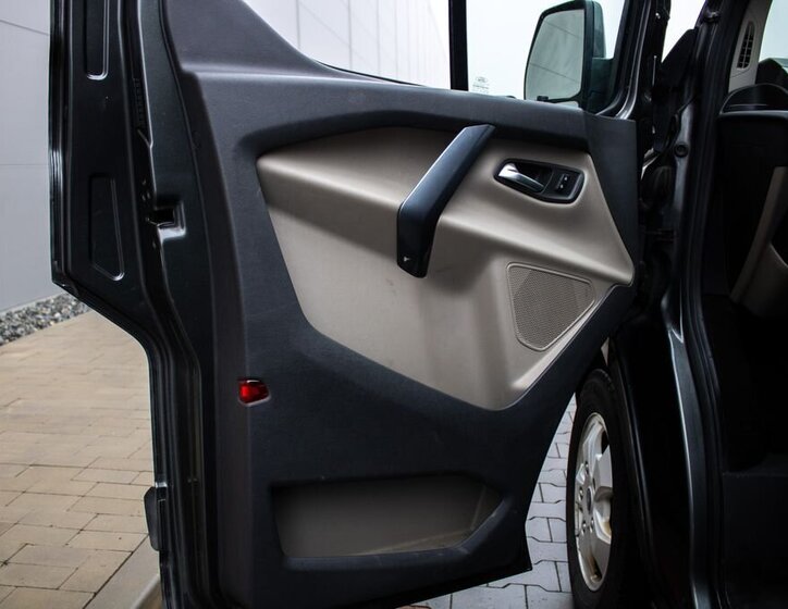 Ford Tourneo Custom 16