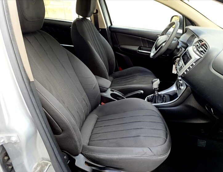 Lancia Delta Hatchback 1,6 l 88 kw