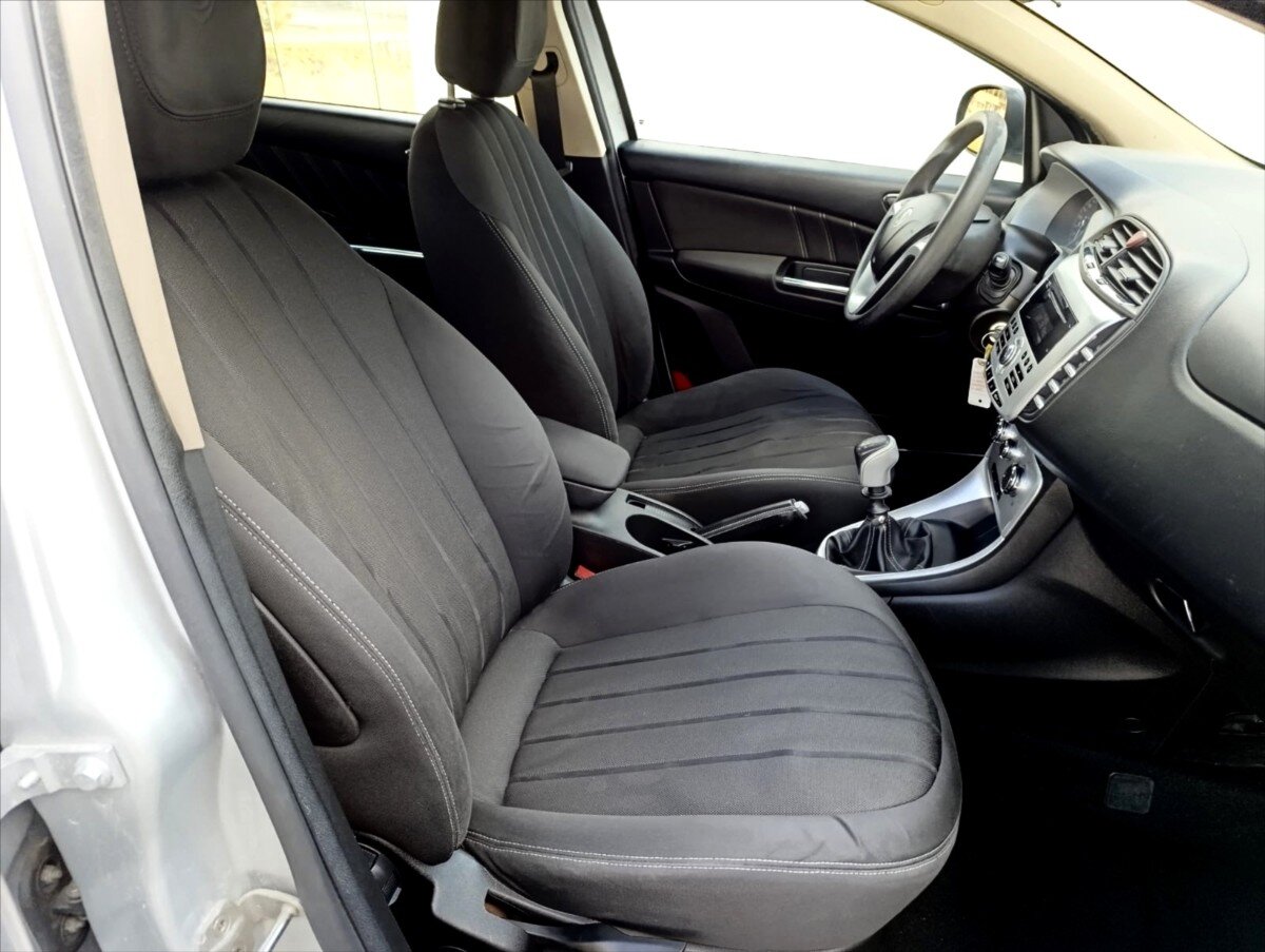 Lancia Delta Hatchback 1,6 l 88 kw