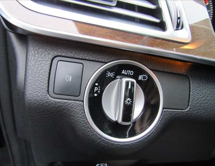 Mercedes-Benz Třídy E Sedan 3,0 l 190 kw