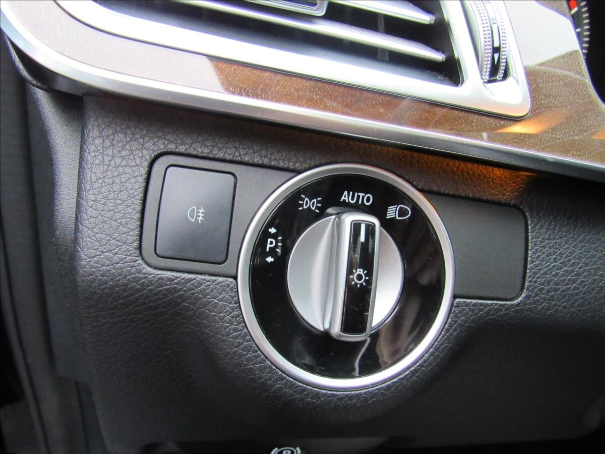 Mercedes-Benz Třídy E Sedan 3,0 l 190 kw