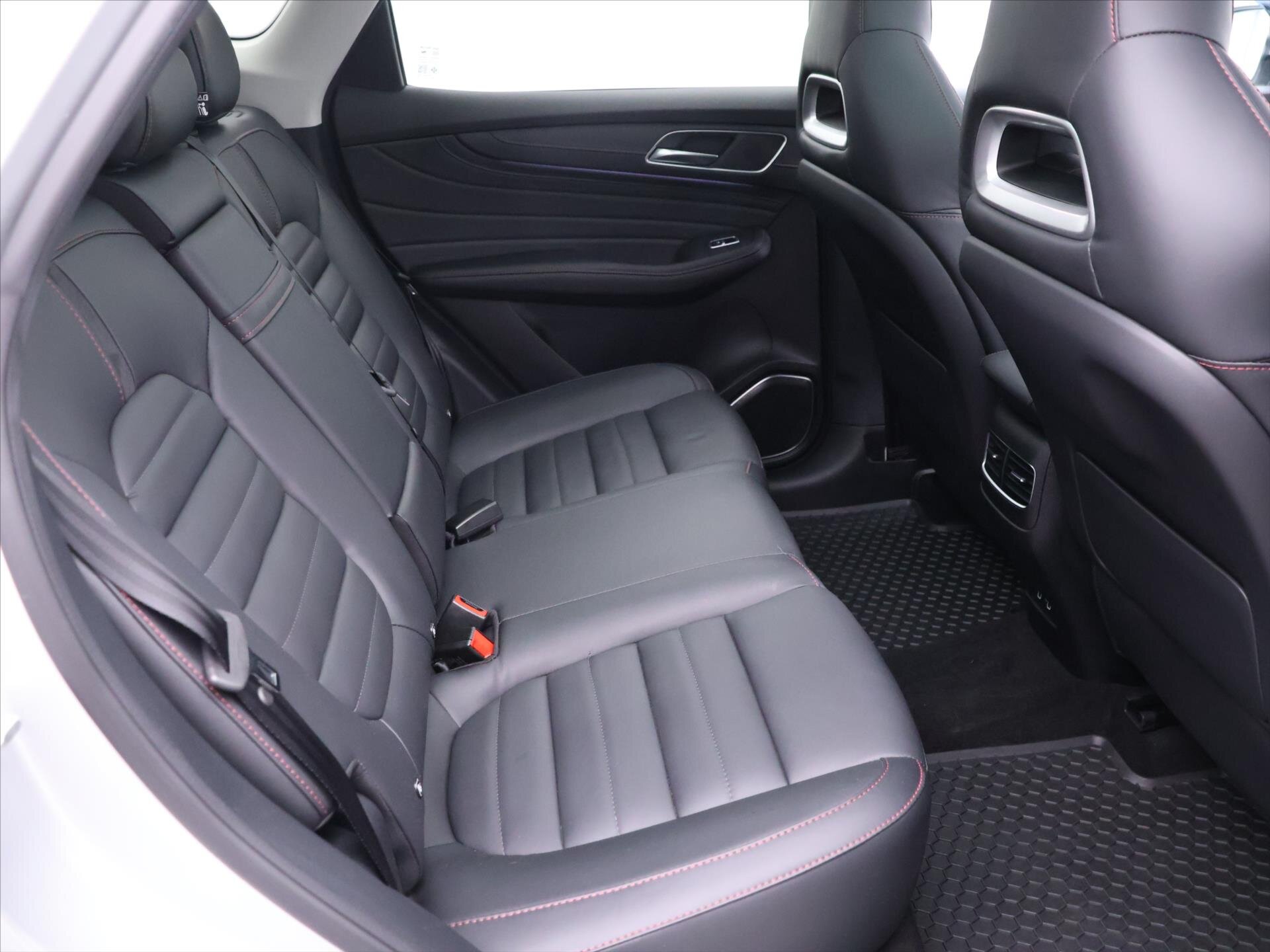 MG HS SUV / Terénní 1,5 l 119 kw