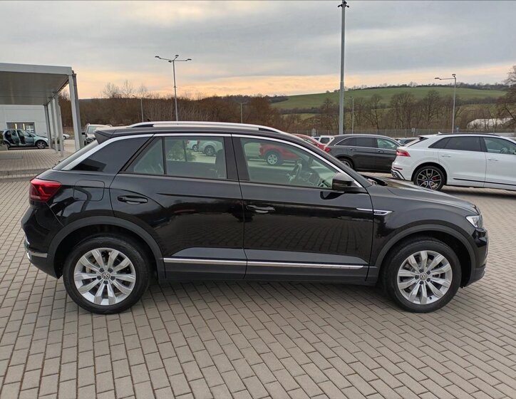 Volkswagen T-Roc SUV / Terénní 1,5 l 110 kw