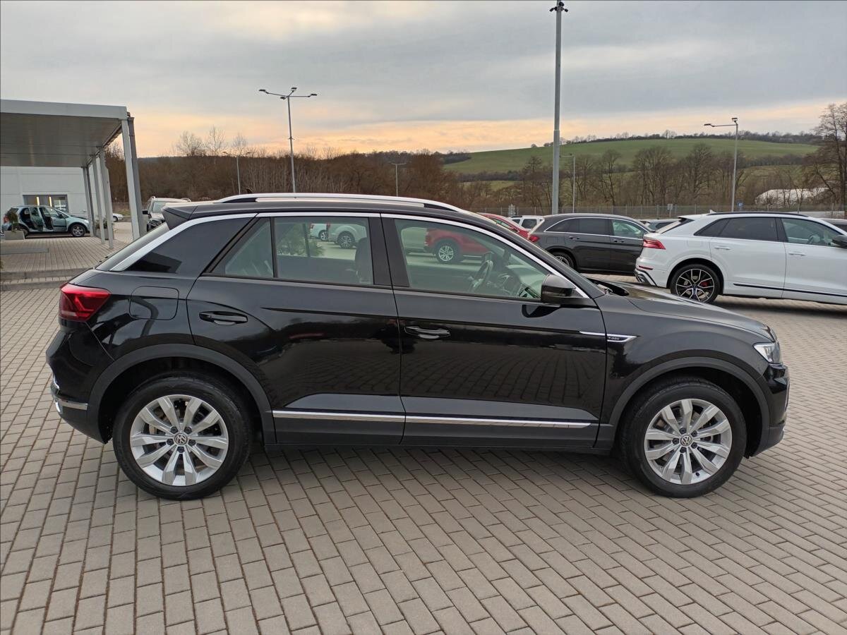 Volkswagen T-Roc SUV / Terénní 1,5 l 110 kw