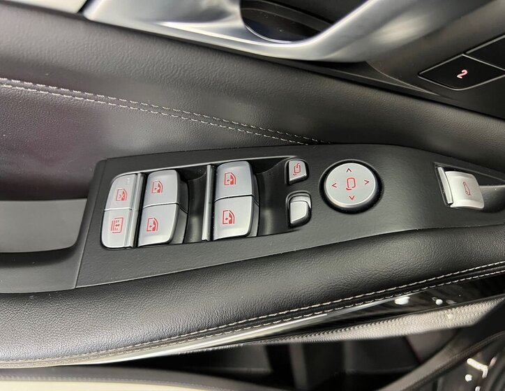 BMW X7 SUV / Terénní 4,4 l 390 kw