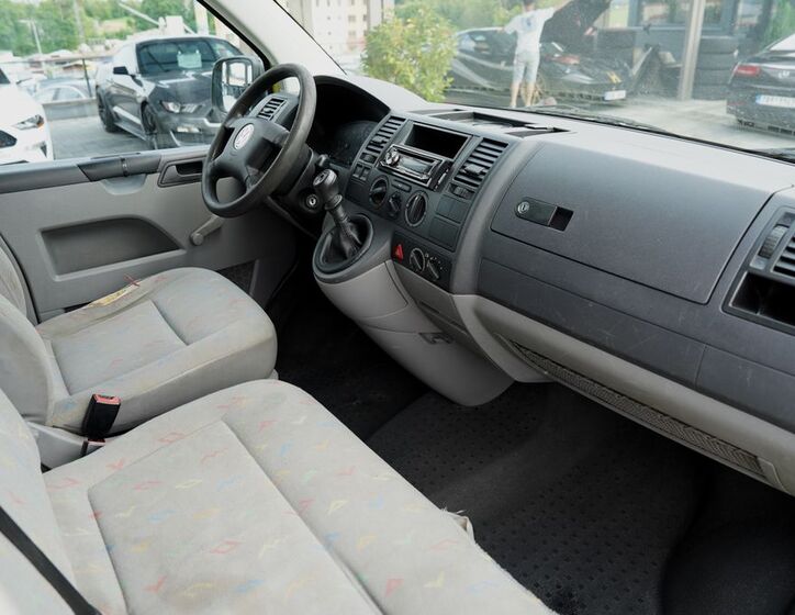 Volkswagen Caravelle 22