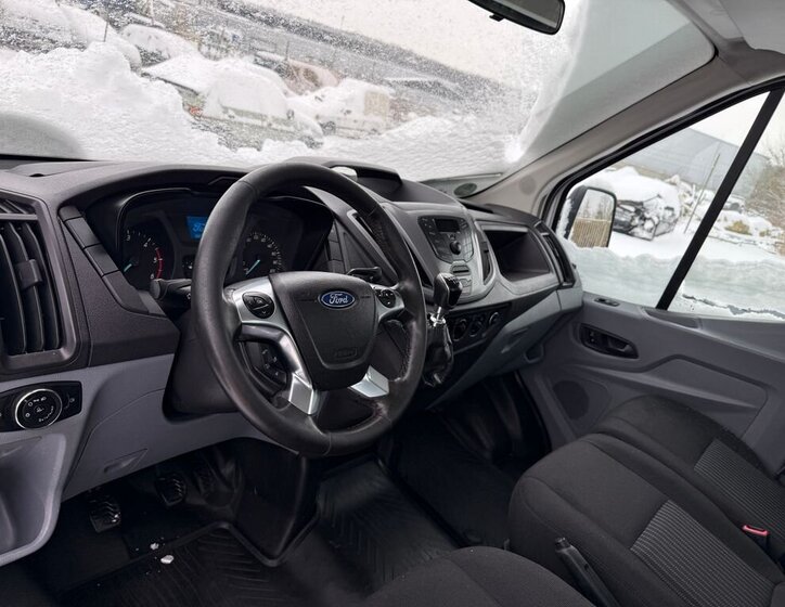 Ford Transit 8
