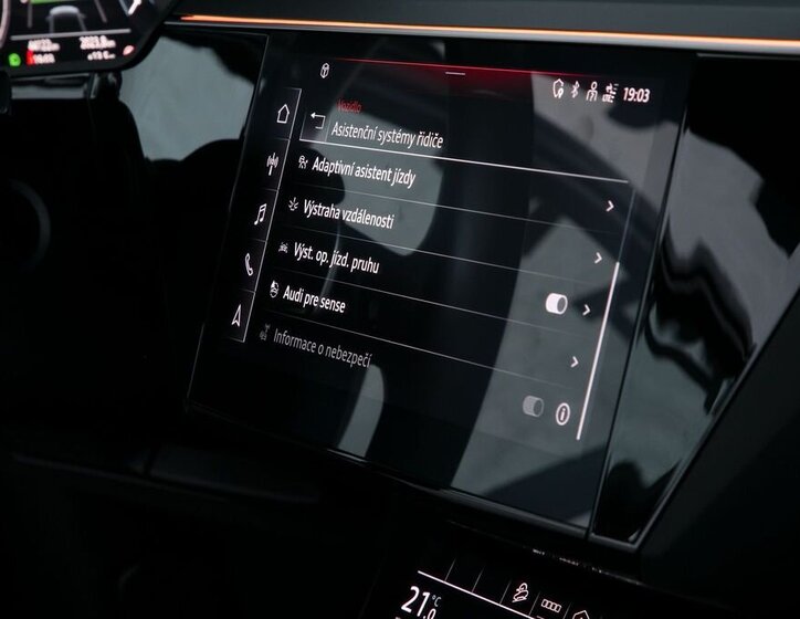 Audi e-tron SUV / Terénní 0,0 300 kw