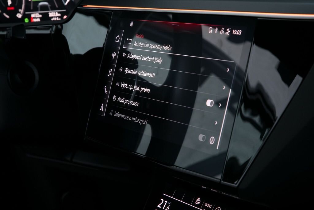 Audi e-tron SUV / Terénní 0,0 300 kw