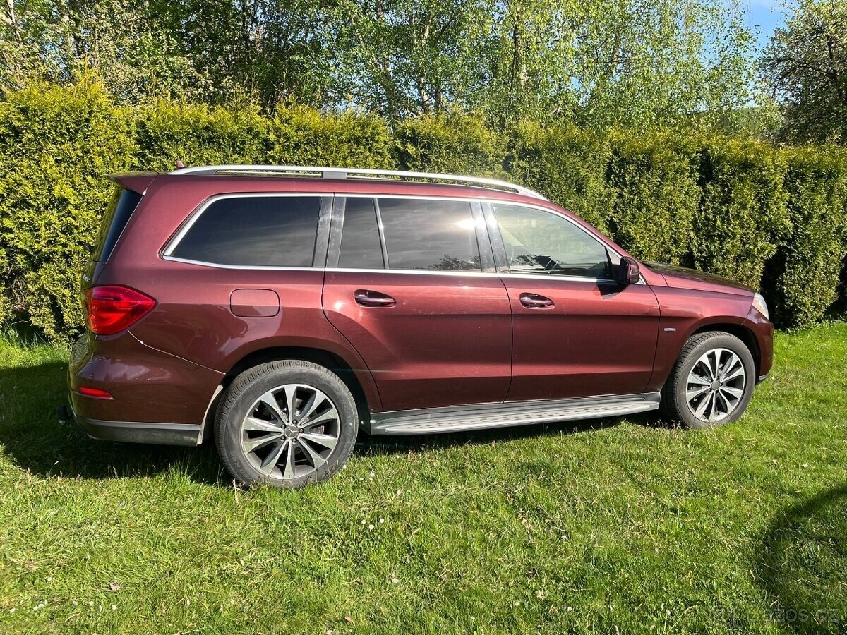 Mercedes-Benz GL Kombi 4,7 l 270 kw