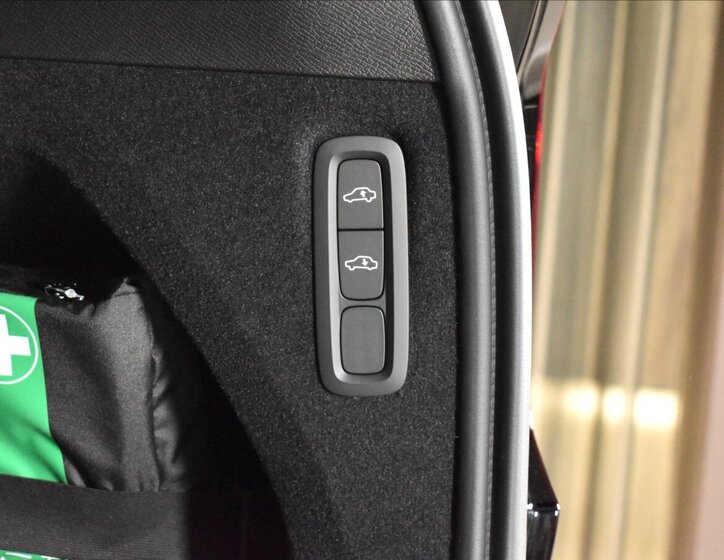 Volvo XC90 SUV / Terénní 2,0 l 335 kw