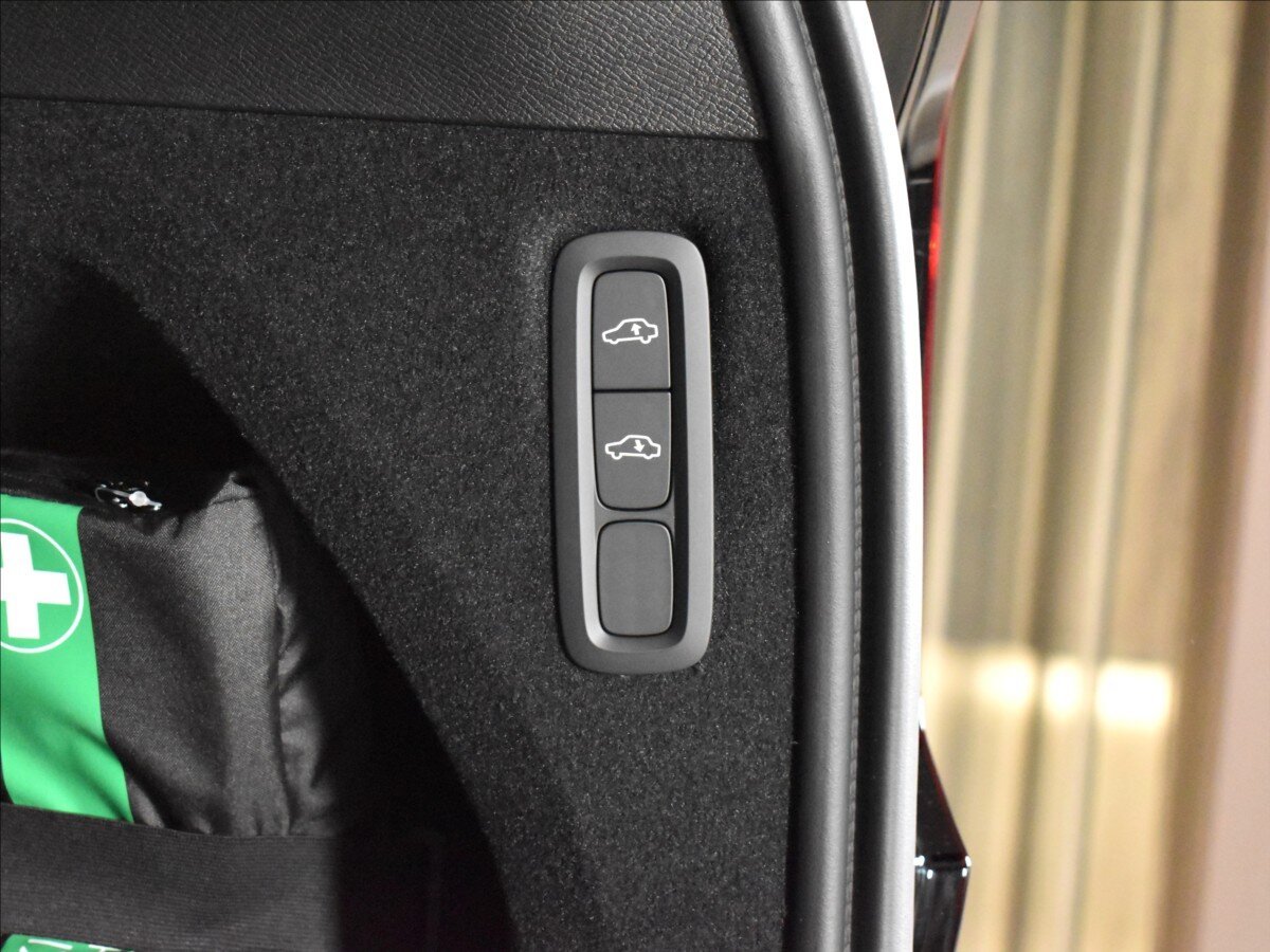 Volvo XC90 SUV / Terénní 2,0 l 335 kw