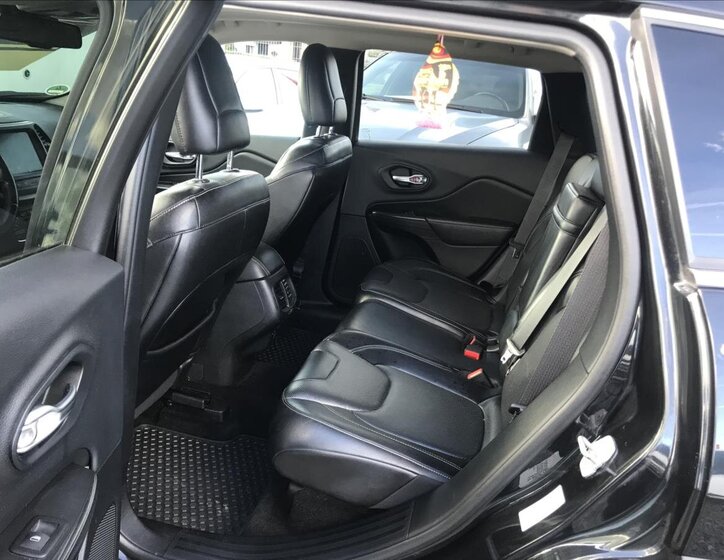 Jeep Cherokee Kombi 2,0 l 125 kw