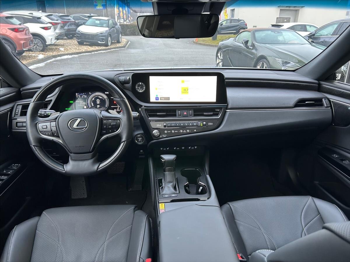 Lexus ES 300h Sedan / Limuzína 2,5 l 160 kw