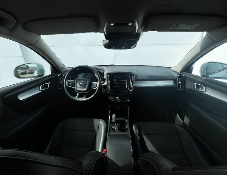 Volvo XC40 SUV / Terénní 1,5 l 120 kw