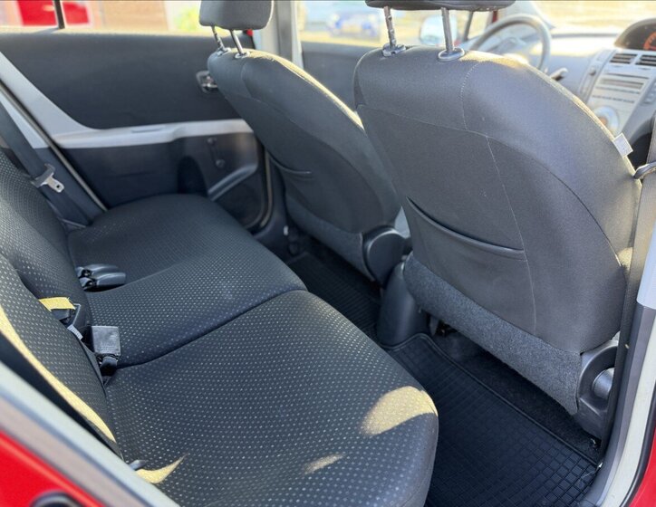 Toyota Yaris 16