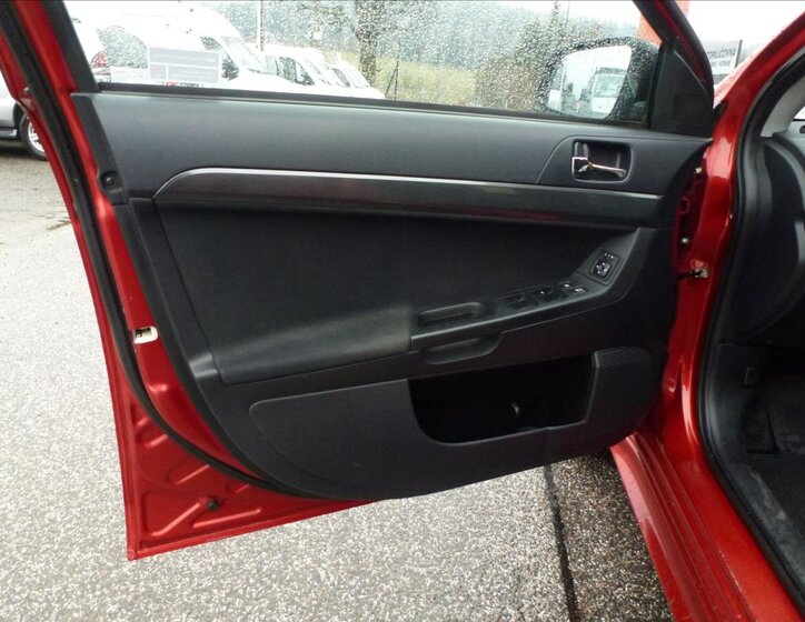 Mitsubishi Lancer Hatchback 2,0 l 217 kw