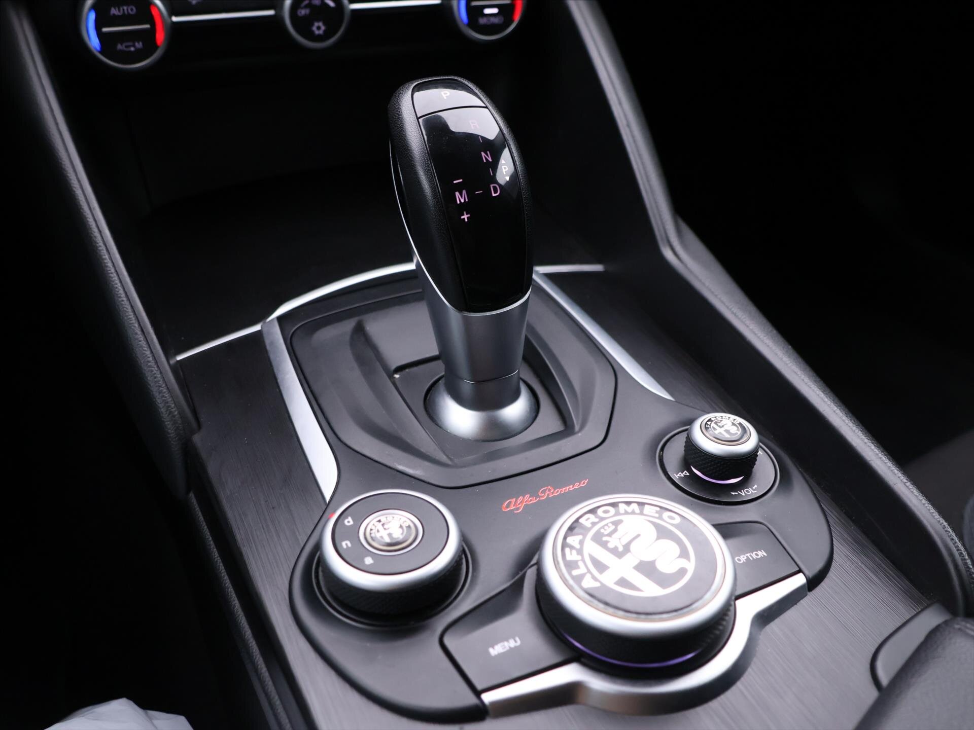 Alfa Romeo Giulia Sedan / Limuzína 2,1 l 110 kw